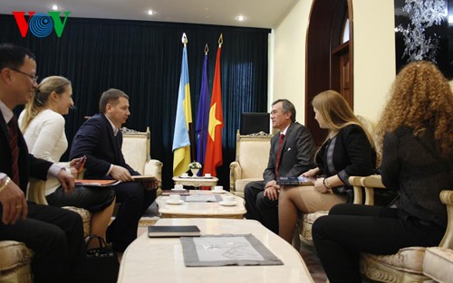Посол Вьетнама на Украине принял руководителей парламентской группы дружбы с Вьетнамом - ảnh 1